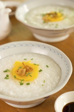 yumurta pirinç çorbası