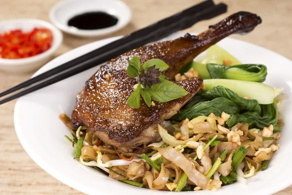 Roast Duck with Kway Teow Patt Thai — Stock Photo, Image