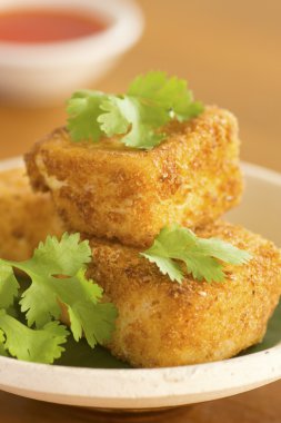 Kızarmış ipeksi tofu kotletpane w chili petrol
