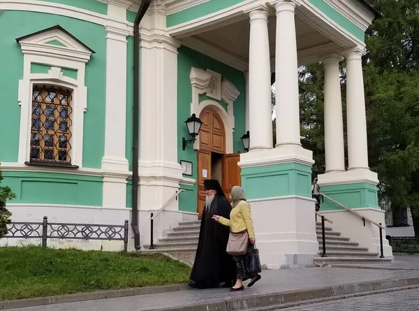 Optina Pustyn Russland Juli 2019 Ein Orthodoxer Priester Und Eine — Stockfoto