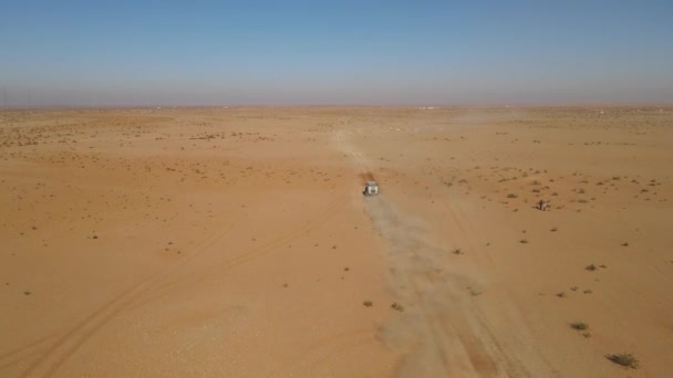 Vista Aérea Camión Carreras Que Corre Rallye Internacional Desierto Arabia — Vídeos de Stock