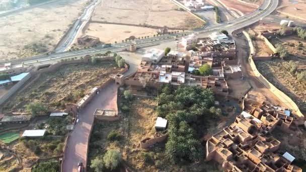 Uma Câmera Drone Voa Sobre Ushaiqer Heritage Village — Vídeo de Stock