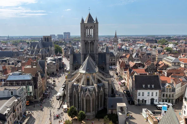 Gent, Belçika - 13 Temmuz 2018: Saint Nicholas Kilisesi 'nin havadan görünüşü