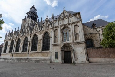 Kilise Kilisesi, 1134 yılına dayanan Gotik-Romen kilisesi ve ressam Yaşlı Pieter Bruegel 'in gömüldüğü yer. Brüksel, Belçika