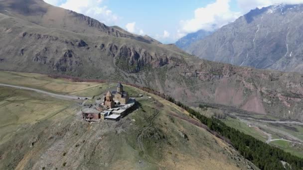 Drone Cámara Vuela Hacia Adelante Sobre Iglesia Santísima Trinidad Iglesia — Vídeos de Stock