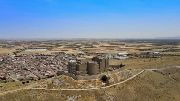 Camera Drone Flies Forward Iconic Consuegra Castle Spanish Castillo Consuegra — Vídeos de Stock