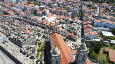 Bir kamera uzaktan kumandalı aracı Lapa Kilisesi 'nin (Portekizce: Igreja de Nossa de Nhora da Lapa), Porto, Portekiz