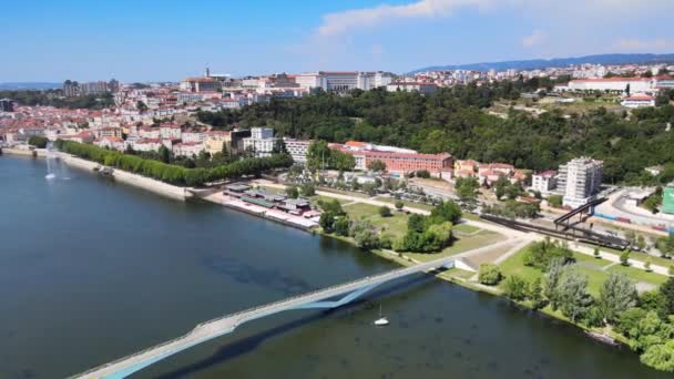 Camera Drone Flies Mondego River Coimbra University Coimbra Campus Straight — Vídeo de stock