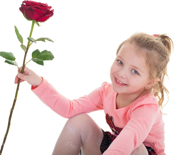A menina encantadora com uma rosa vermelha — Fotografia de Stock