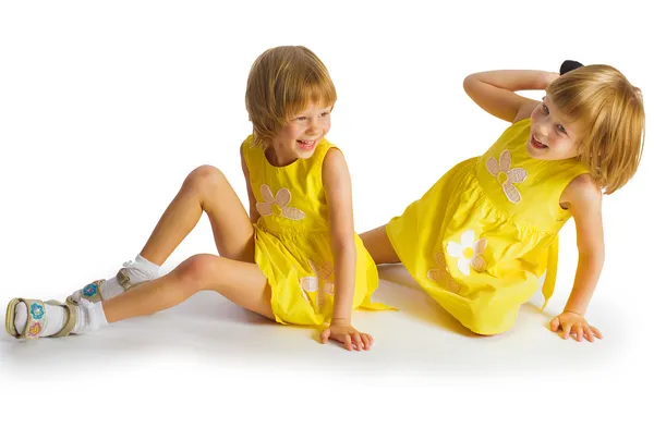 Portrait of cheerful twin sisters hugging and smiling at cam — Stock Photo, Image