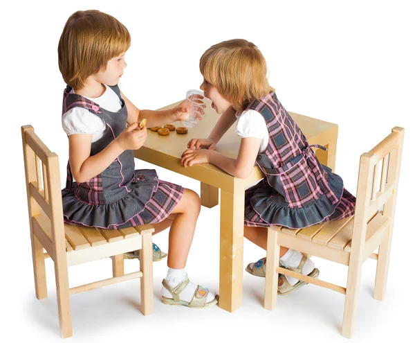 Chica divertida en la mesa — Foto de Stock