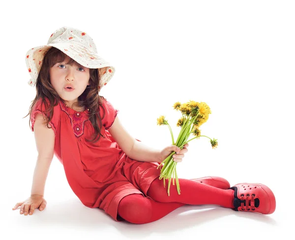 Ragazza in un cappello con fiori — Foto Stock