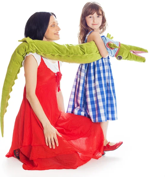 Mom daughter and a toy crocodile — Stock Photo, Image