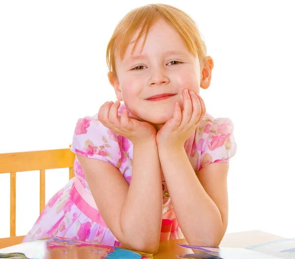 Retrato de una hermosa rubia en un cinturón una niña . —  Fotos de Stock