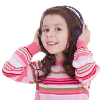 Güzel, sevimli, mutlu, kulaklıklı küçük kız..