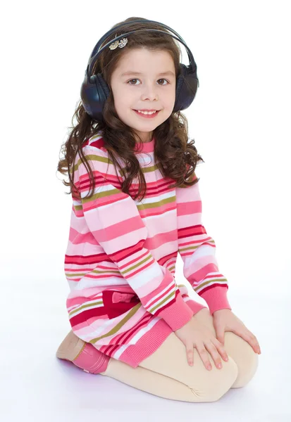 Linda menina feliz bonito com fones de ouvido . — Fotografia de Stock