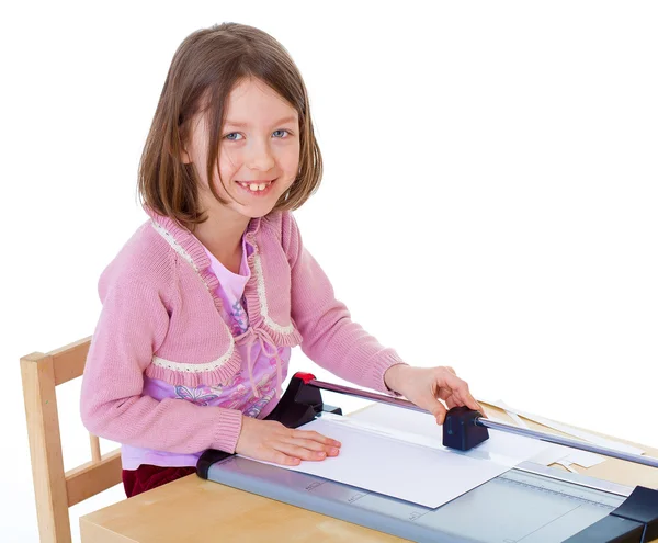 Little girl is cutting paper — Stock Photo, Image