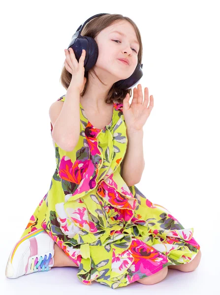 Bambina ascoltando musica . — Foto Stock