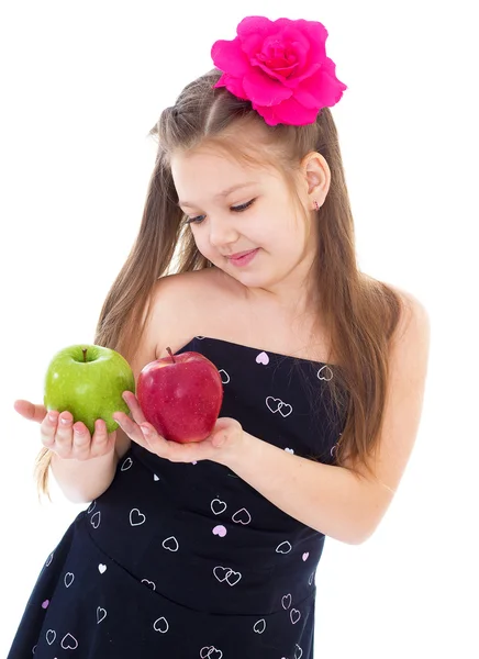 Chica joven con manzanas . — Foto de Stock