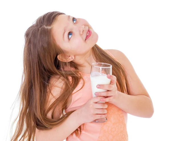 Menina encantadora com um copo de leite . — Fotografia de Stock