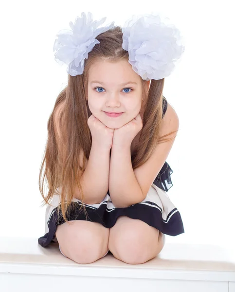 Портрет красивая маленькая девочка . — стоковое фото