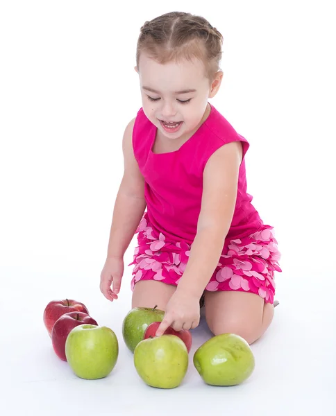 Liten flicka med äpple — Stockfoto