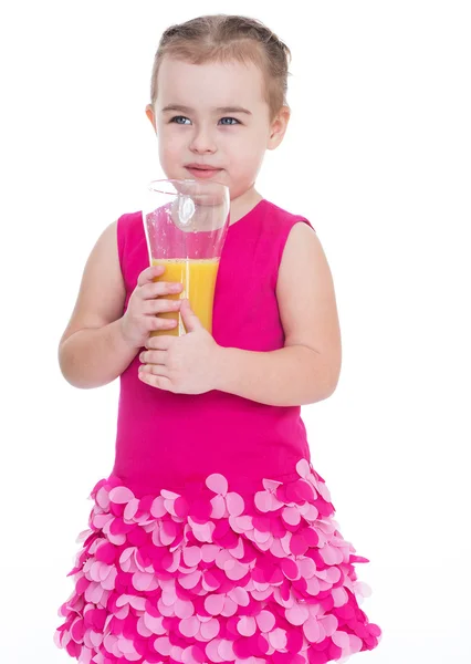 Κοριτσάκι με ένα ποτήρι χυμό πορτοκαλιού. — Φωτογραφία Αρχείου