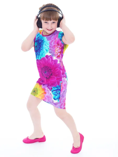 Schattig klein meisje dansen — Stockfoto