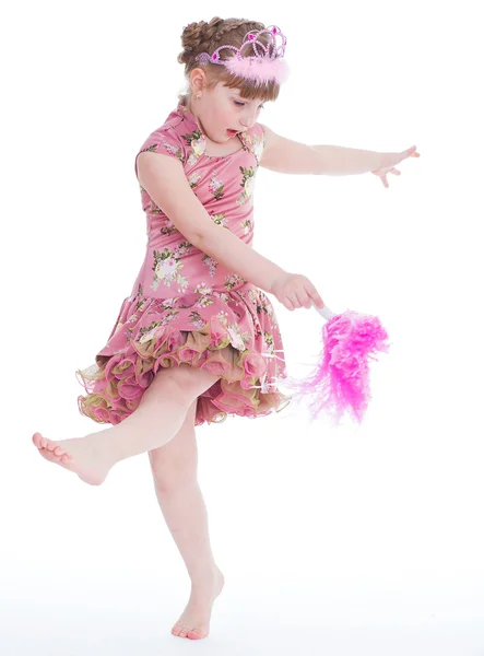 Linda niña bailando en una fiesta de cumpleaños . — Foto de Stock