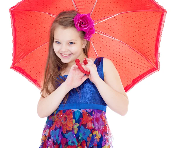 stüdyoda poz şemsiye ile kız.