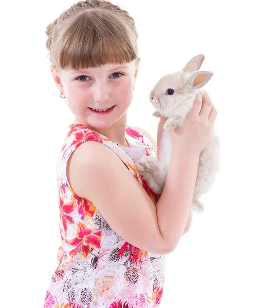 Liten flicka med bedårande kanin — Stockfoto