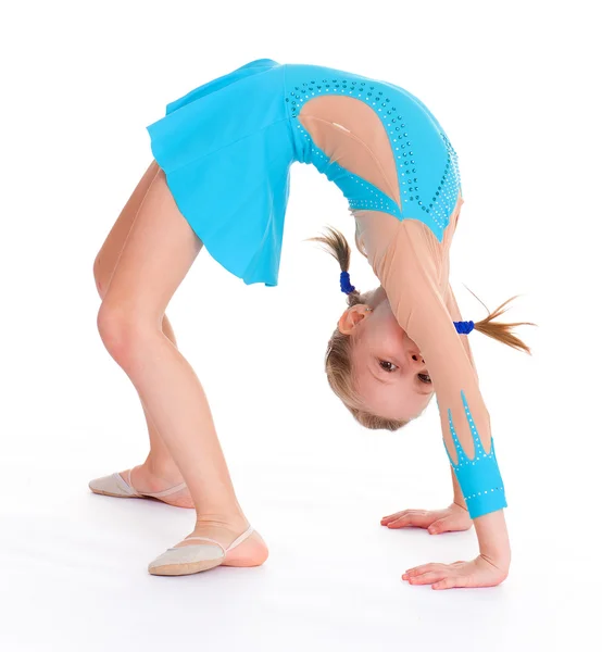 Jong meisje doet gymnastiek — Stockfoto