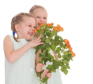 iki sevimli kız gül buketleri.