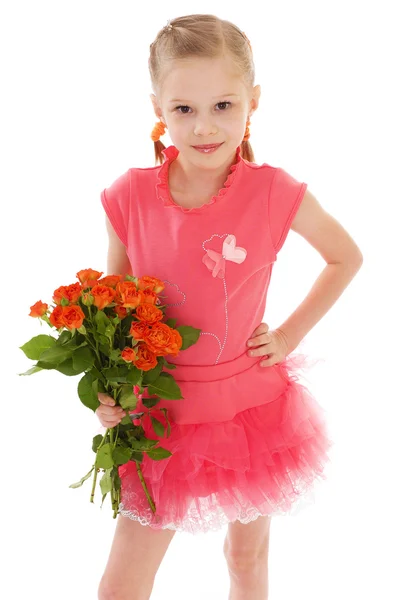 Šťastná holčička s růží v červených šatech — Stock fotografie