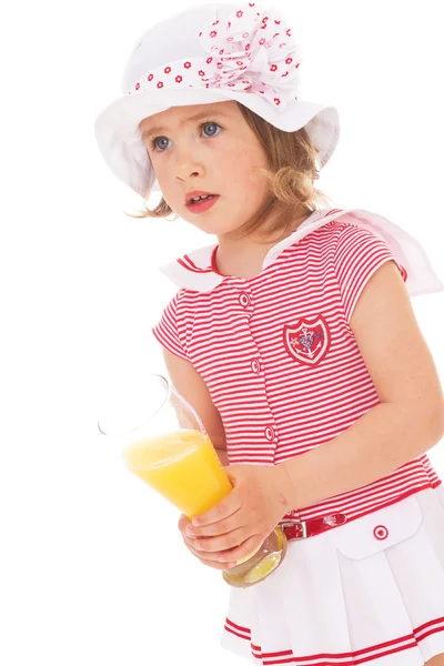 Ragazza che beve un bicchiere di succo . — Foto Stock