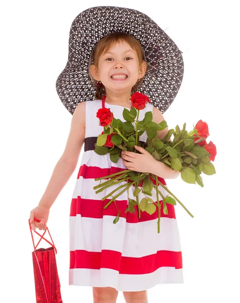 Ung flicka med hatt går shopping. — Stockfoto