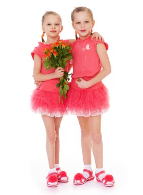 iki mutlu küçük kız 