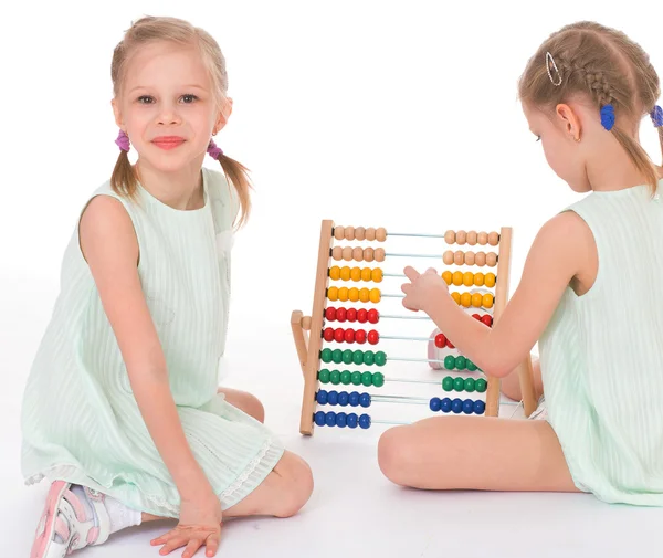 Cute sisters work in the Montessori environment. — Stock Photo, Image