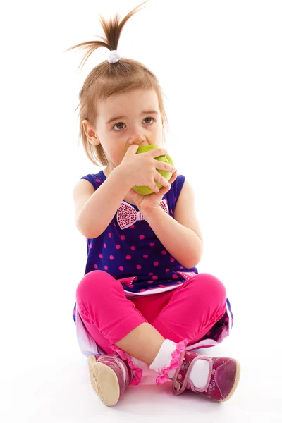 Dziewczynka z jabłkiem. — Zdjęcie stockowe