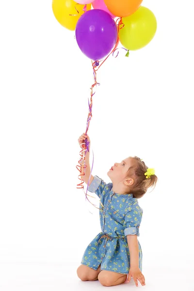 Charmante meisje met ballonnen. — Stockfoto