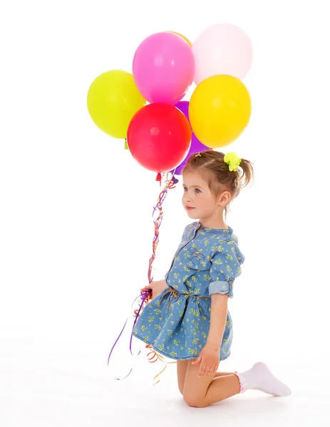 Очаровательная девушка с воздушными шарами . — стоковое фото