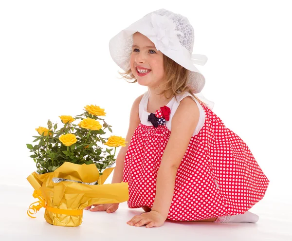 Fröhliches kleines Mädchen im rosa Kleid. — Stockfoto