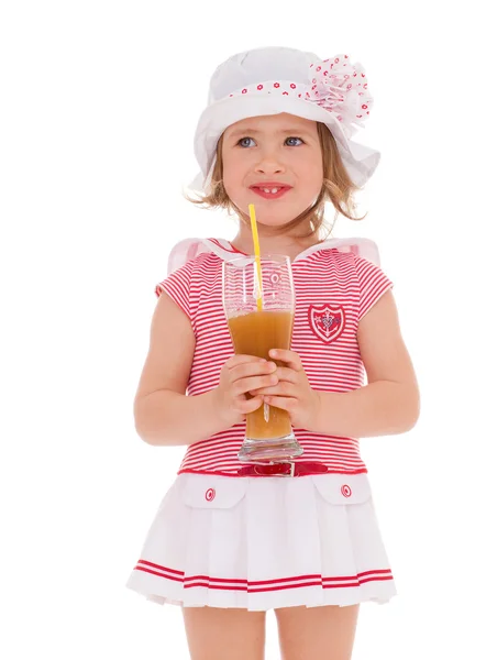 Encantadora niña con un vaso de jugo . —  Fotos de Stock