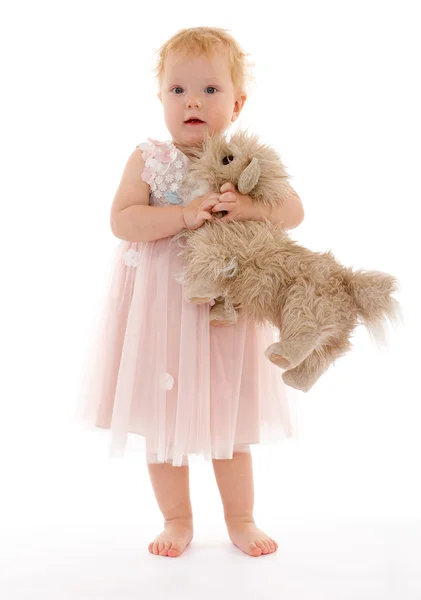 Całkiem mała dziewczynka z psem-zabawką. — Zdjęcie stockowe
