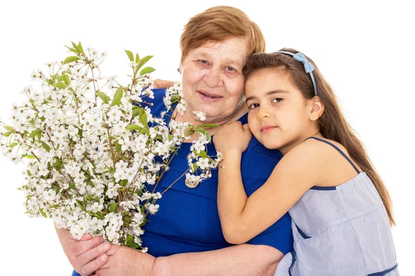 Babcia i wnuczka z bukietem — Zdjęcie stockowe