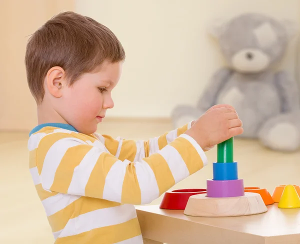 Bambino nella scuola materna — Foto Stock