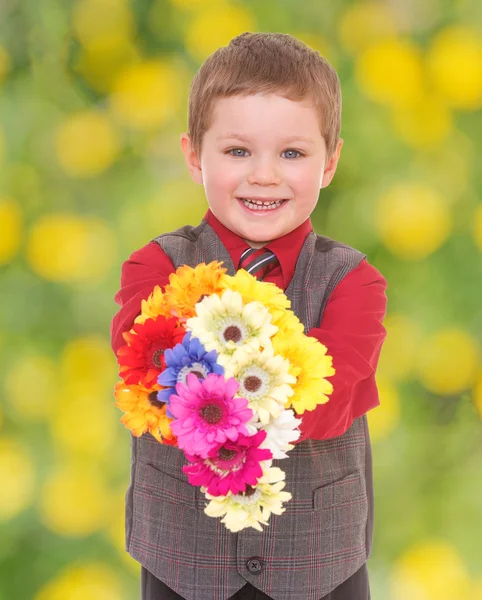 Lächelnder kleiner Junge — Stockfoto