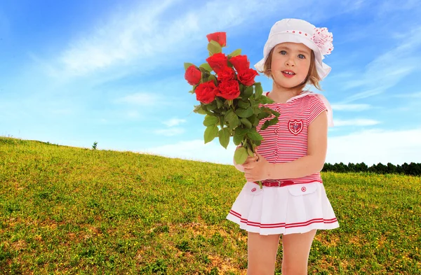 Очень красивая маленькая девочка — стоковое фото