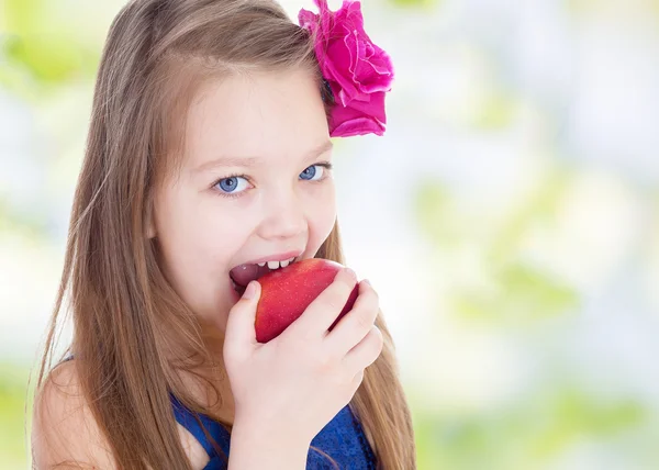 A young girl dressed as a butterfly — Stock Photo, Image