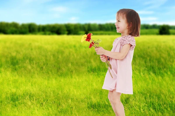 Dulce niño tener divertido al aire libre —  Fotos de Stock